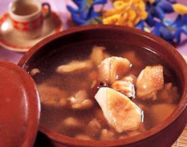 田七寬筋藤煲雞湯 田七寬筋藤煲雞湯