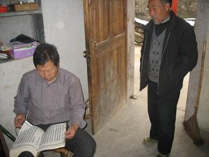 後馮村村民在查宗譜