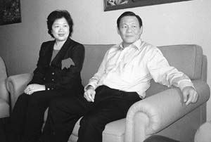陳江和與太太黃瑞娥如今是龐大跨國企業集團的拍檔