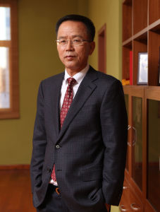 南龍[北京東華原醫療設備有限責任公司董事長]