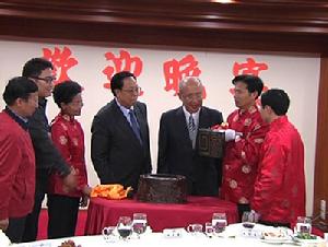 司馬眾志向國民黨榮譽主席吳伯雄介紹望君歸