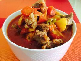 牛肉燉地瓜柿子 牛肉燉地瓜柿子