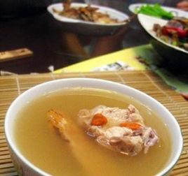 枸杞牛大力燉雞湯