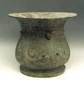 西周獸首垂腹尊 西周獸首垂腹尊