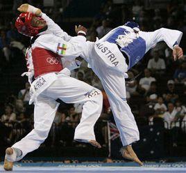 飛起一腳 飛起一腳