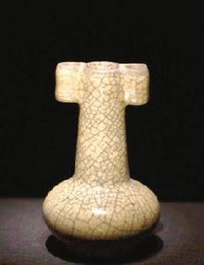 宋哥窯青釉貫耳瓶 宋哥窯青釉貫耳瓶