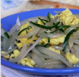 洋蔥黃瓜皮炒雞蛋 洋蔥黃瓜皮炒雞蛋