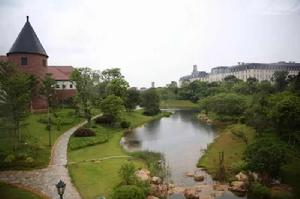 溪流背坡村 溪流背坡村