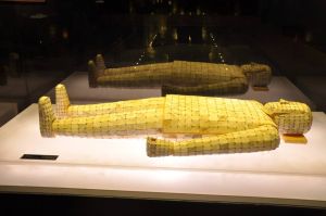 【鎮館之寶】銀縷玉衣奢華葬衣