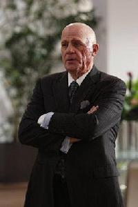 里昂·拉瑟姆 里昂·拉瑟姆