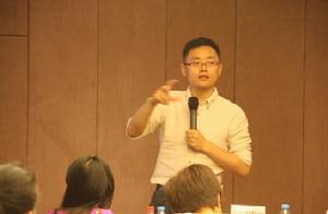 王東老師講課照片