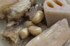 蓮藕豬手湯 蓮藕豬手湯