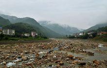 椒溪河邊的佛坪縣城