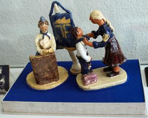 東德恩斯特&middot;台爾曼少年先鋒隊的一個塑像