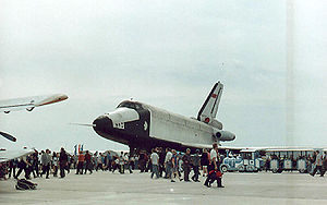 位於茹科夫斯基鎮的暴風雪號太空試驗台，MACS，1999年在縮減及實際終止暴風雪太空梭計畫前，截止1989年為止的計畫飛行任務如下： 1991年－小鳥號 首次無人飛行，任務為期1至2天。 1992年－小鳥號 第二次無人飛行，任務為期7至8天。進行軌道飛行演習及太空站對接測試。 1993年－暴風雪號 第二次無人飛行，任務為期15至20天。 1994年－太空梭2.01 首次載人飛行測試，任務為期24小時。船上裝有生命維持系統及兩張彈射座椅。機員兩名，伊格爾･沃爾克為指揮官，亞歷山大･伊萬欽科為飛行工程師。 第二次載人飛行測試，將包括兩名太空人。 第三次載人飛行測試，將包括兩名太空人。 第四次載人飛行測試，將包括兩名太空人。 其後計畫中的小鳥號第二次無人飛行被更改為提前於1991年進行：1991年12月－小鳥號（太空梭1.02）第二次無人飛行，任務為期7至8天。進行軌道飛行演習及太空站對接測試： 與和平號太空站的“水晶號”艙自動對接； 太空站上人員轉到太空梭上，以進行一系列的系統測試24小時，當中包括遙遠控制器。 從太空站分離並於軌道上自動飛行 與載人的聯盟號-TM101太空船對接 太空船上人員轉到太空梭上，以進行一系列的系統測試24小時。 自動分離及返回地球降落
