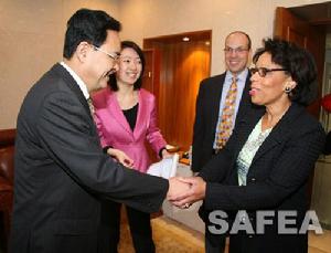 季允石會見天普大學法學院院長一行