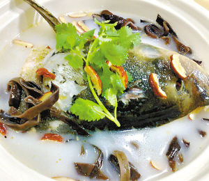 米湯魚頭浸黑木耳 米湯魚頭浸黑木耳