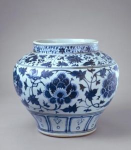 故宮藏元青花纏枝牡丹紋罐