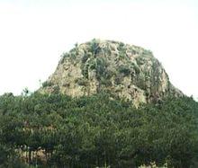 天柱峰，又名戧山(或檣山)