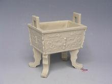 德化窯饕餮紋四足方鼎