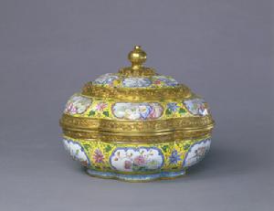 畫琺瑯開光瓜棱式盒