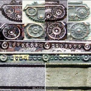 淡綠色為原品，前/後驅動輪差異：凹凸飽滿，層次鮮明，線條流暢，以及前凸車燈基座與炮塔基座連線細節。負重輪差異：原品更為圓滑，有明顯履帶連線。金屬絲綬帶基墊差異：編制紋路清晰，注意上下邊緣黑色裝飾條紋內部紋路方向。