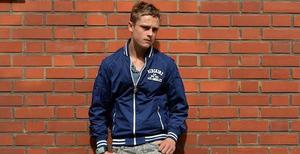 昂首挺胸[2015年艾瑪紐爾&middot;貝克特執導的電影]