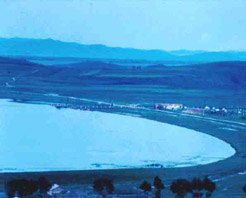 草原湖
