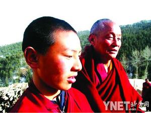 《靜靜的嘛呢石》