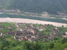 圖為：灘坑電站水庫移民前的牛頭村