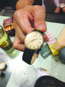 “表爺”收藏的一隻1920年左右生產的勞力士手