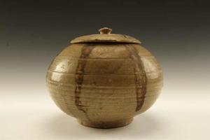 南朝甌窯青釉褐彩瓜形蓋罐 南朝甌窯青釉褐彩瓜形蓋罐
