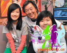 大女（左）、小女為動畫「雷霆戰狗」配音