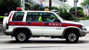 警方保護聖火的車輛
