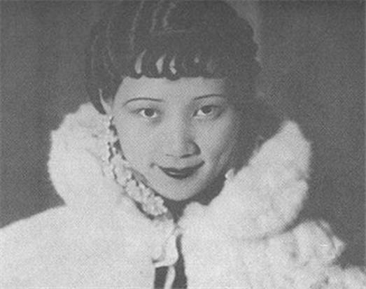 她是美女特務,用“美人計”立功多次,最後被丈夫送進瘋人院