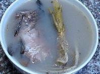 粟米花生白鯽湯