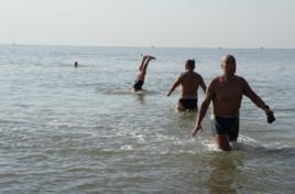 北戴河冬泳隊 北戴河冬泳隊