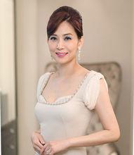 《難得有情人》演唱者：鄺美雲