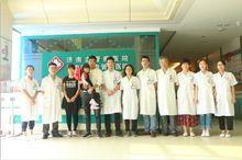 筱雅家人和專家團隊合影