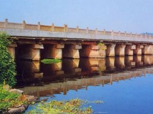 爛閘櫃村 爛閘櫃村