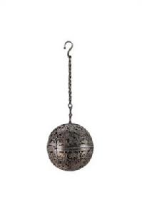 唐鏤空飛鳥葡萄紋銀香囊