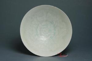 湖田窯青白釉刻娃娃紋碗 湖田窯青白釉刻娃娃紋碗