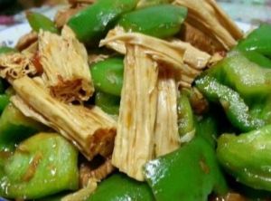 青椒拌腐竹 青椒拌腐竹