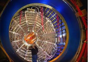 　布魯克海文國家實驗室，科學家利用相對論重離子對撞機創造出宇宙中溫度最高的物質