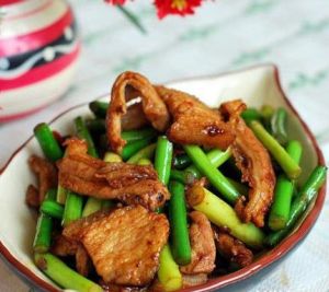 川味蒜薹五花肉