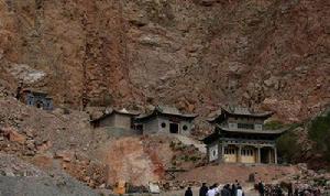 龍首山東段孩母山下新建寺院