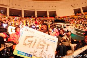 梁詠琪演唱會杜汶澤用微白板向梁詠琪求冬粉