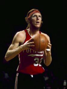 比爾-沃頓是開拓者第一位明星球員