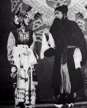 周信芳和馬連良在台上演出