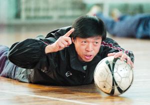 劉學宇在第一次帶隊訓練中親力親為